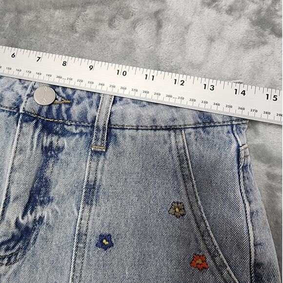 NEW Banjara Shorts Womens 7/27 Blue Embroidered Flowers High Rise Light Wash - Picture 7 of 11